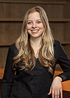 Frau Julia Fischer